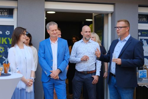 557594377 122102308221046416 4390343670704289378 n